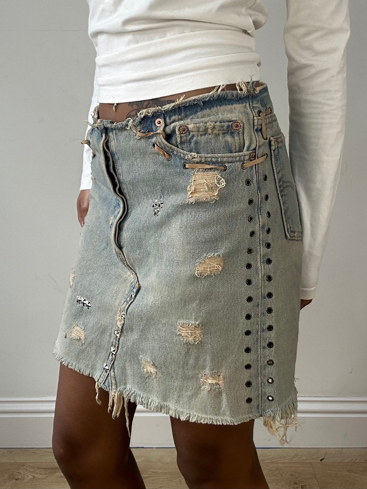 vintage edit fifteen | medium light denim distressed midi skirt