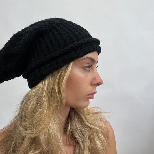 CARRIE BRADSHAW DROP | black knitted beanie hat