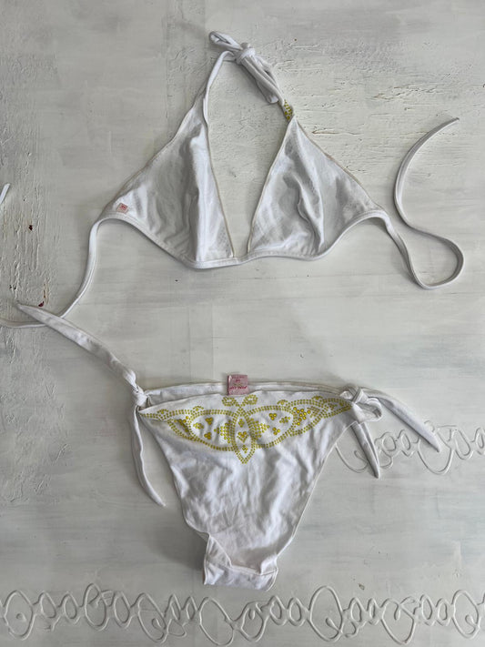 BEST PICKS | Pequeno bikini branco com detalhes de diamante de ouro