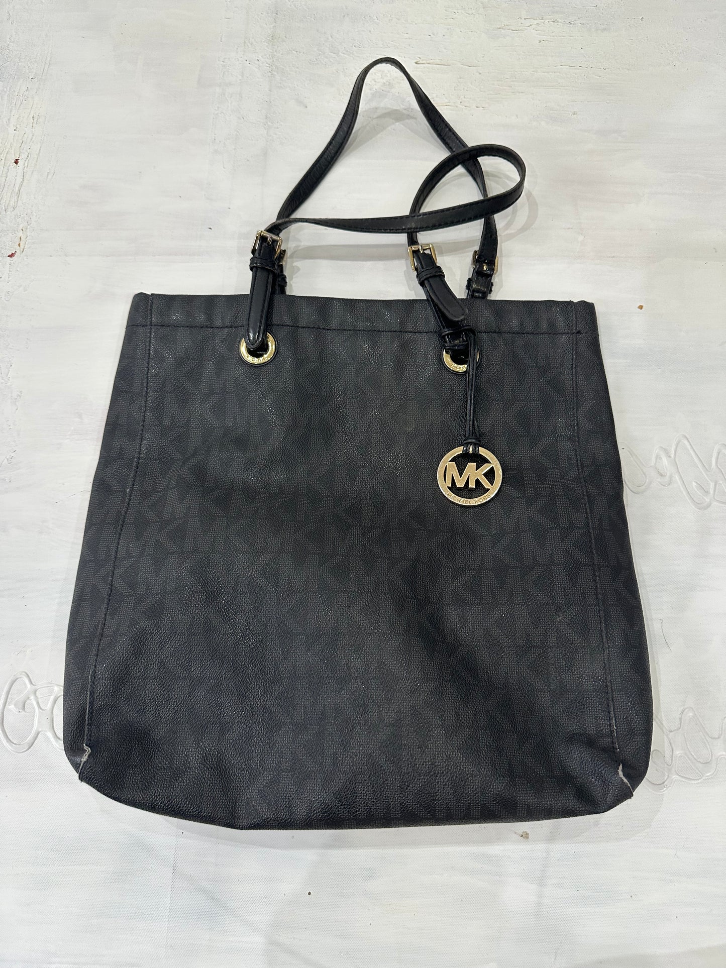 2016 edit | black michael kors leather style monogram bag