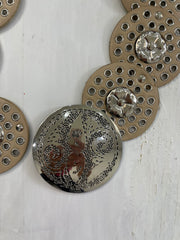 VINTAGE PICKS | couleur: beige + argenté · article: ceinture · détails: audacieux + boucle