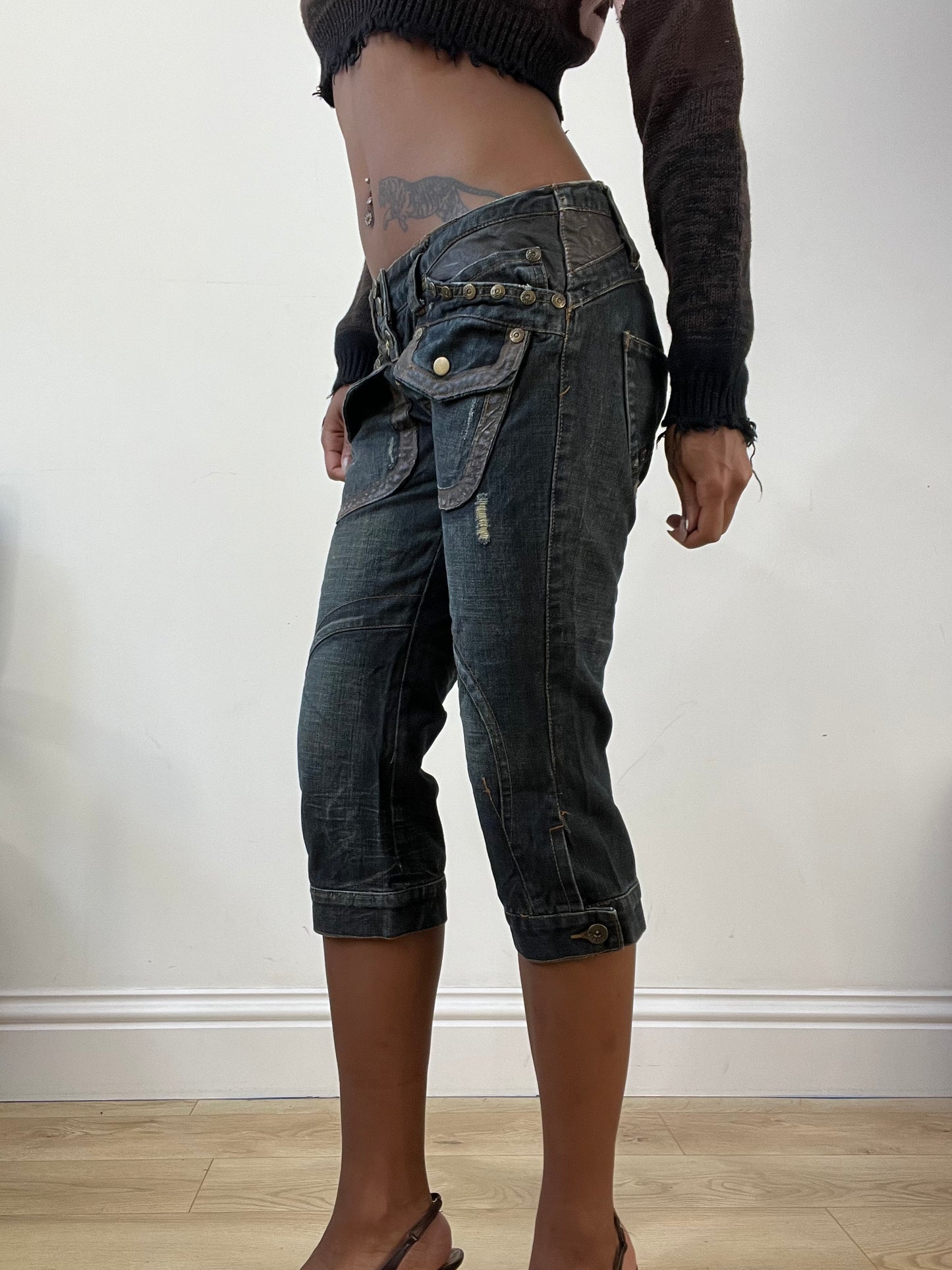 AUTUMN EDIT | extra small dark blue wash denim capris with pocket details