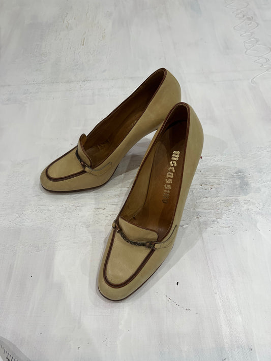back to school drop | size 5 cream heels with copper chain strap