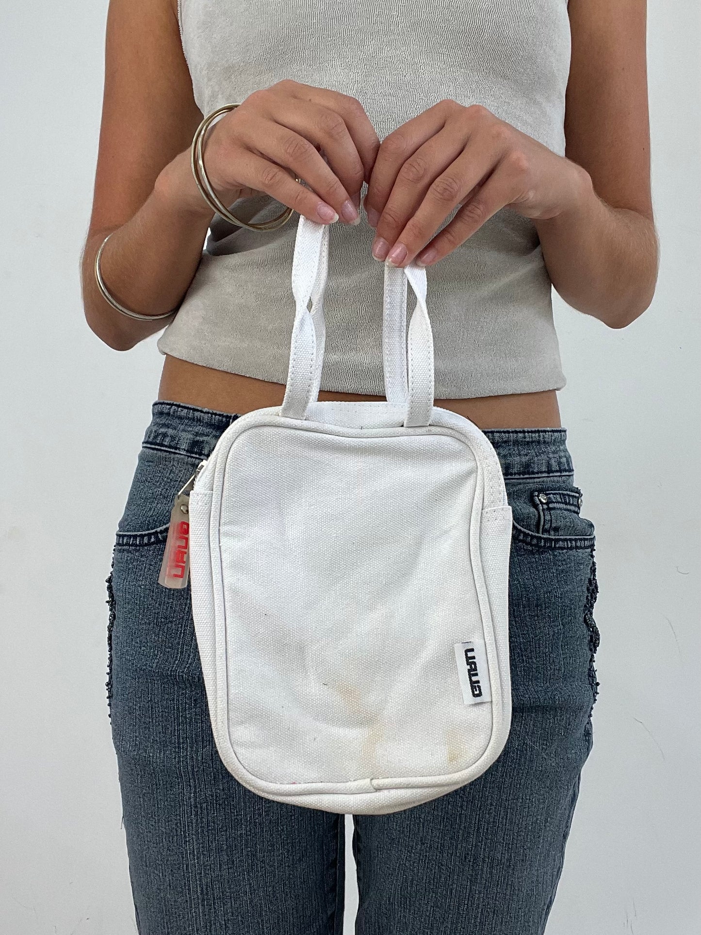 VINTAGE PICKS | white clutch bag with floral detailing