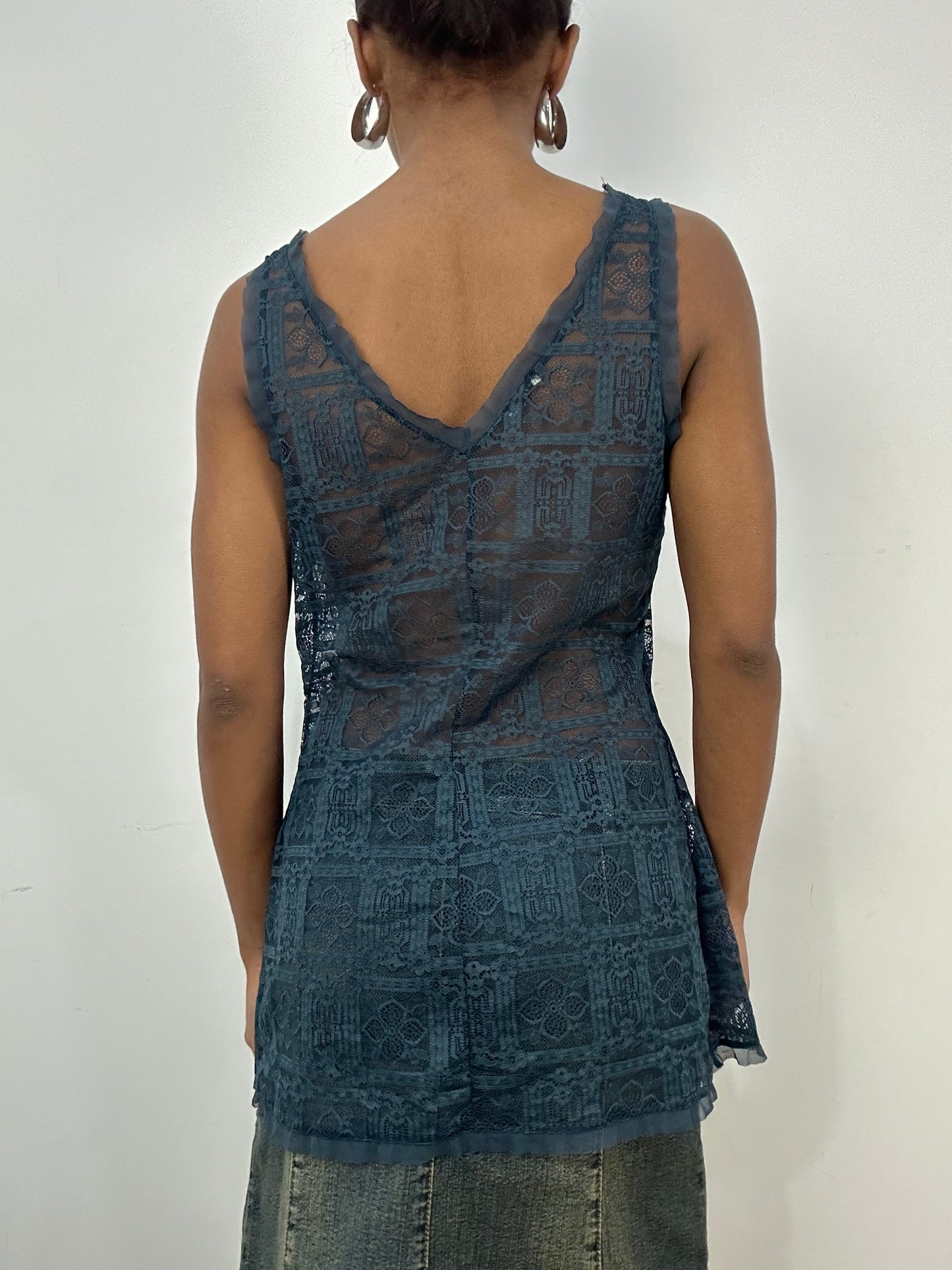vintage edit: indie sleaze | medium blue intimissimi lace cami top
