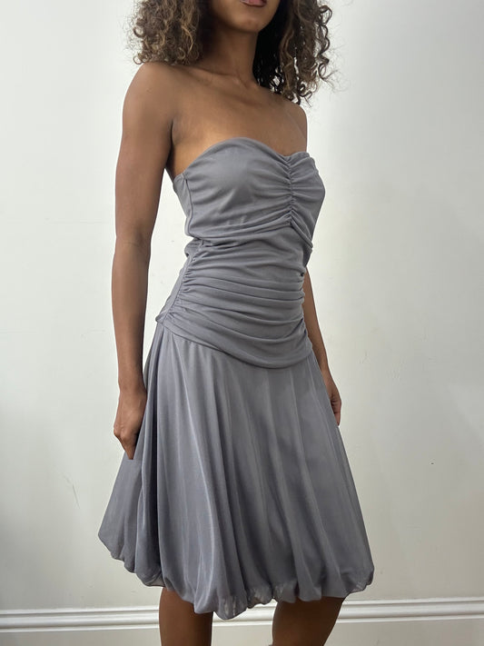 vintage edit: valentine’s day | taille: S/M · couleur: gris · article: haut bandeau · détails: longueur midi