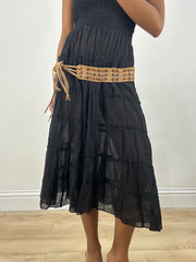 HIPPY CHIC DROP | couleur: marron · matière: daim · article: ceinture · détails: pompons