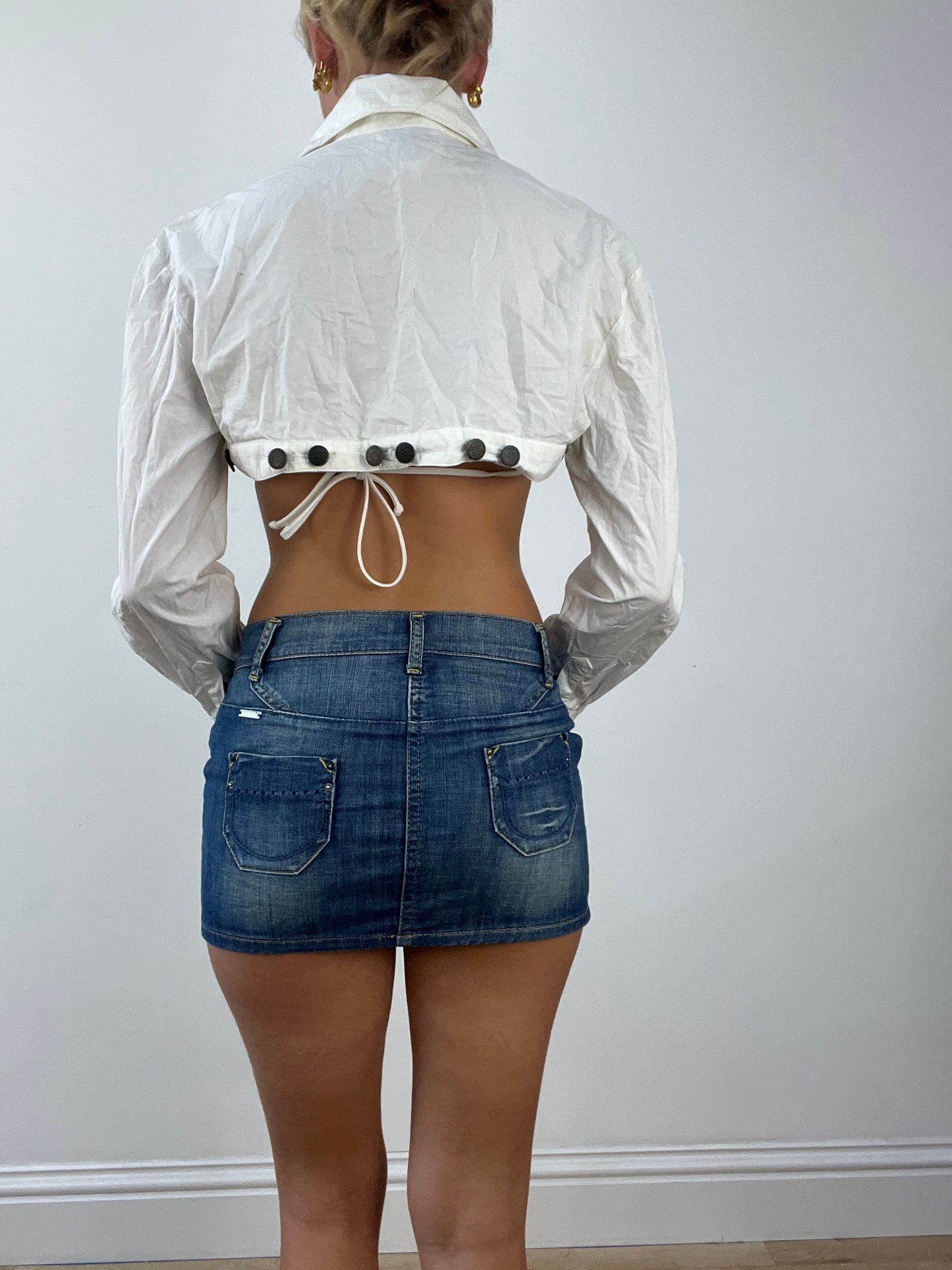 GIRLBAND DROP | medium white cropped long sleeve shirt