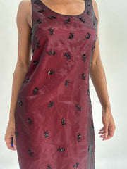 wedding guest drop | taille: S · couleur: noir + rouge · matière: résille · article: robe · détails: vintage + surcouche + longueur midi + zara