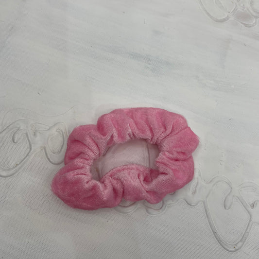 💻⭐️ | baby pink velvet scrunchie