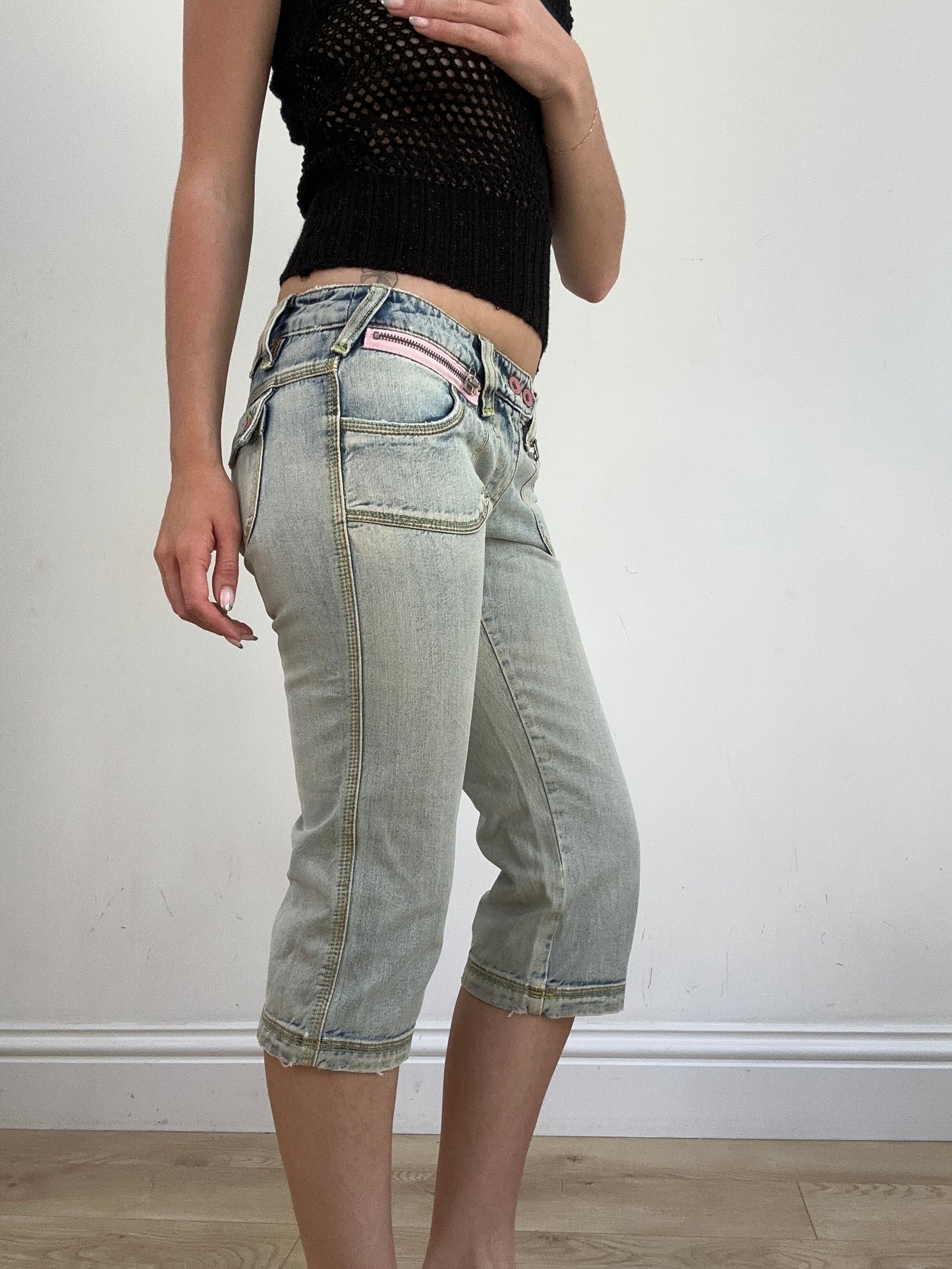summer edit | small light wash capri style jeans