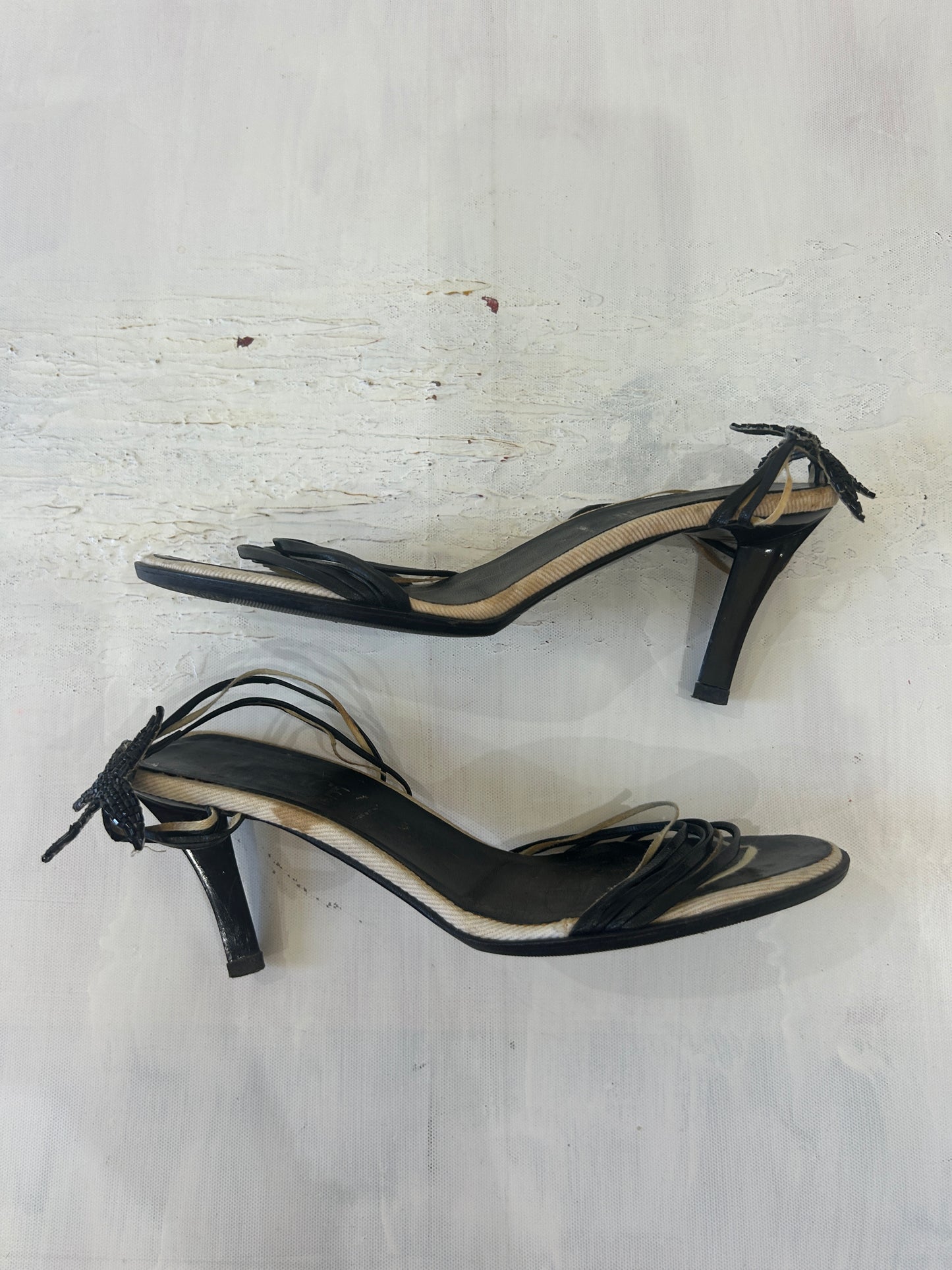 SATC drop | UK 3.5 black and white versace heels