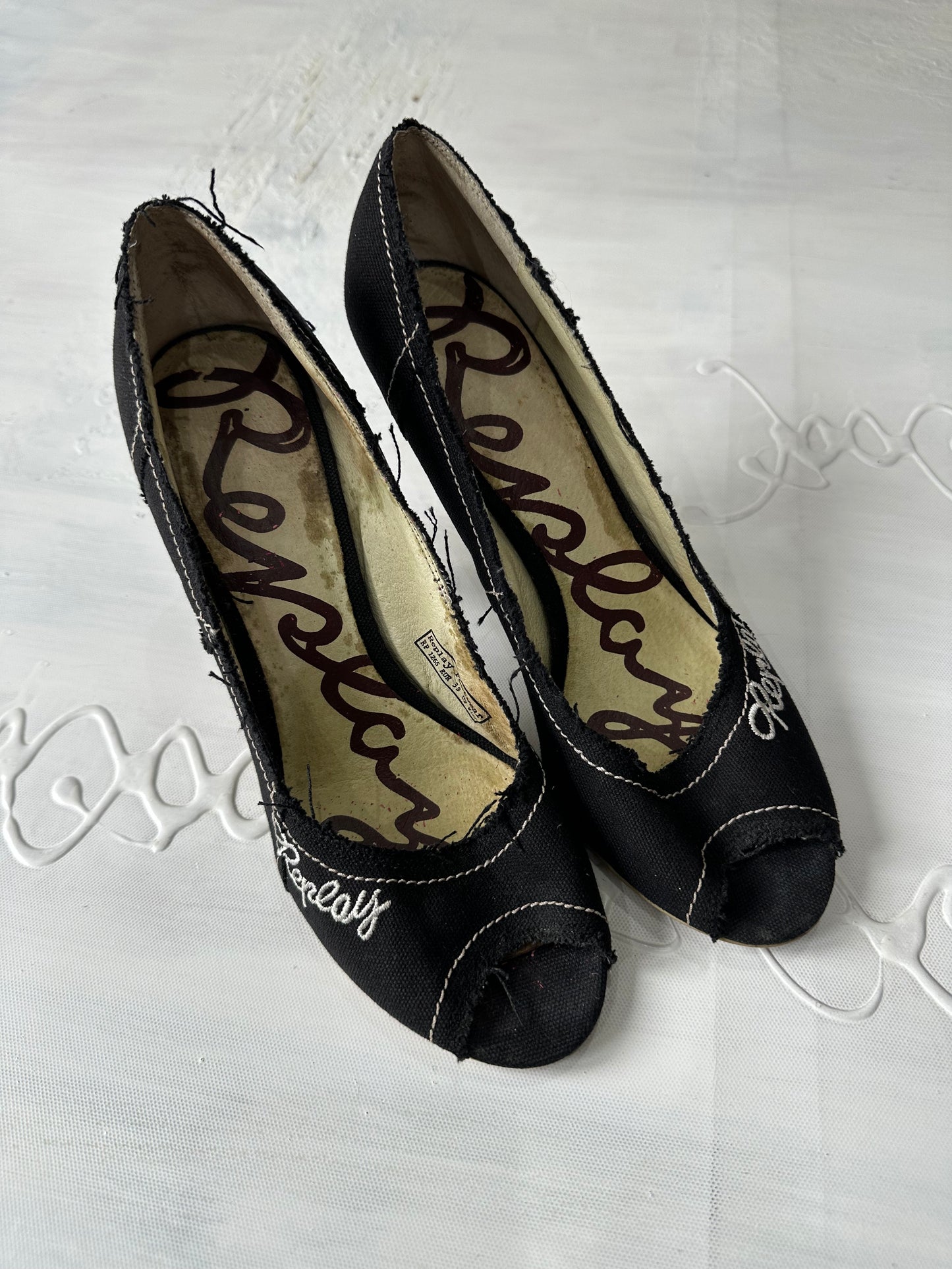 LFW edit | UK6 navy blue replay open toe heels with logo detail