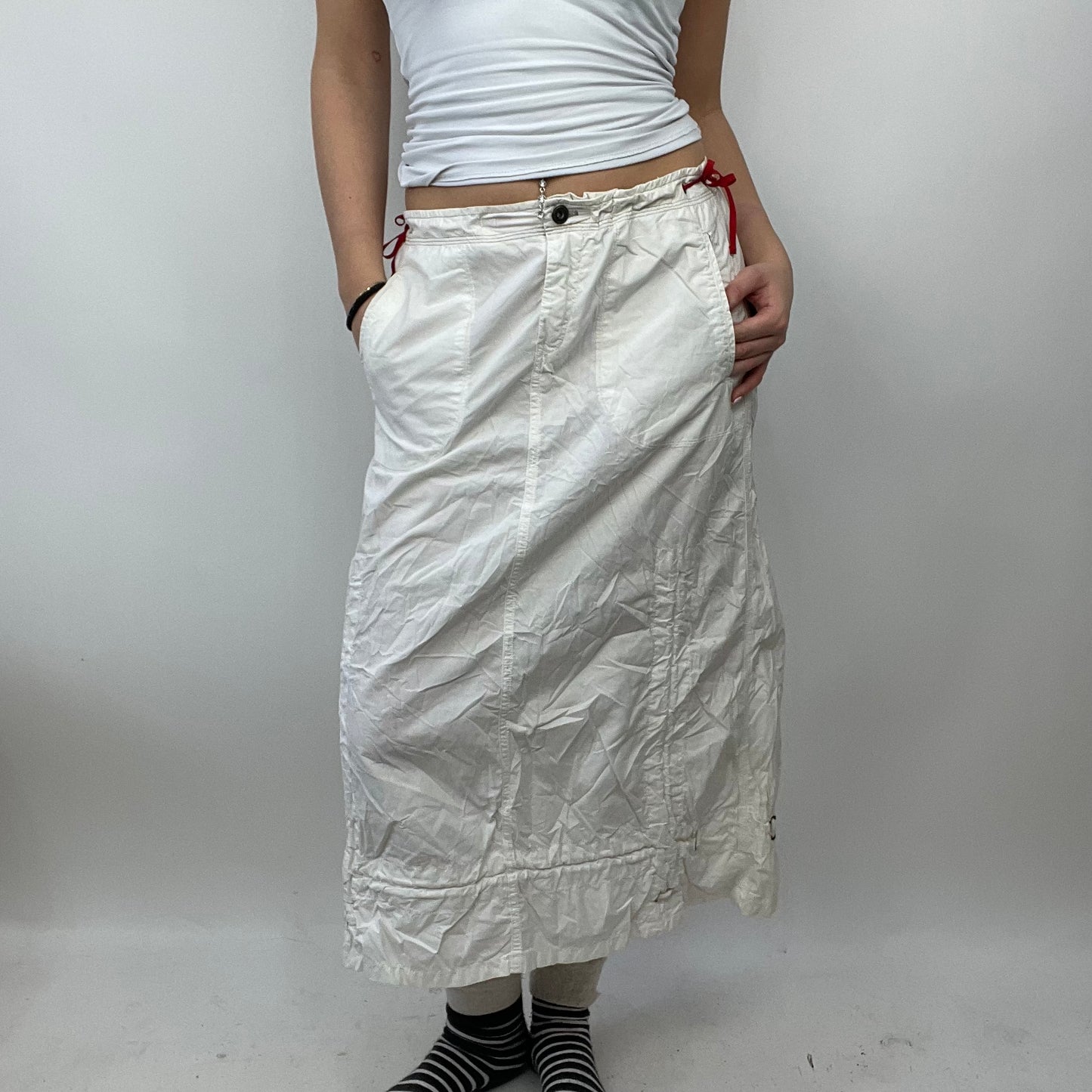 💻 LIGHT ACADEMIA DROP | small white cargo skirt with red side toggles