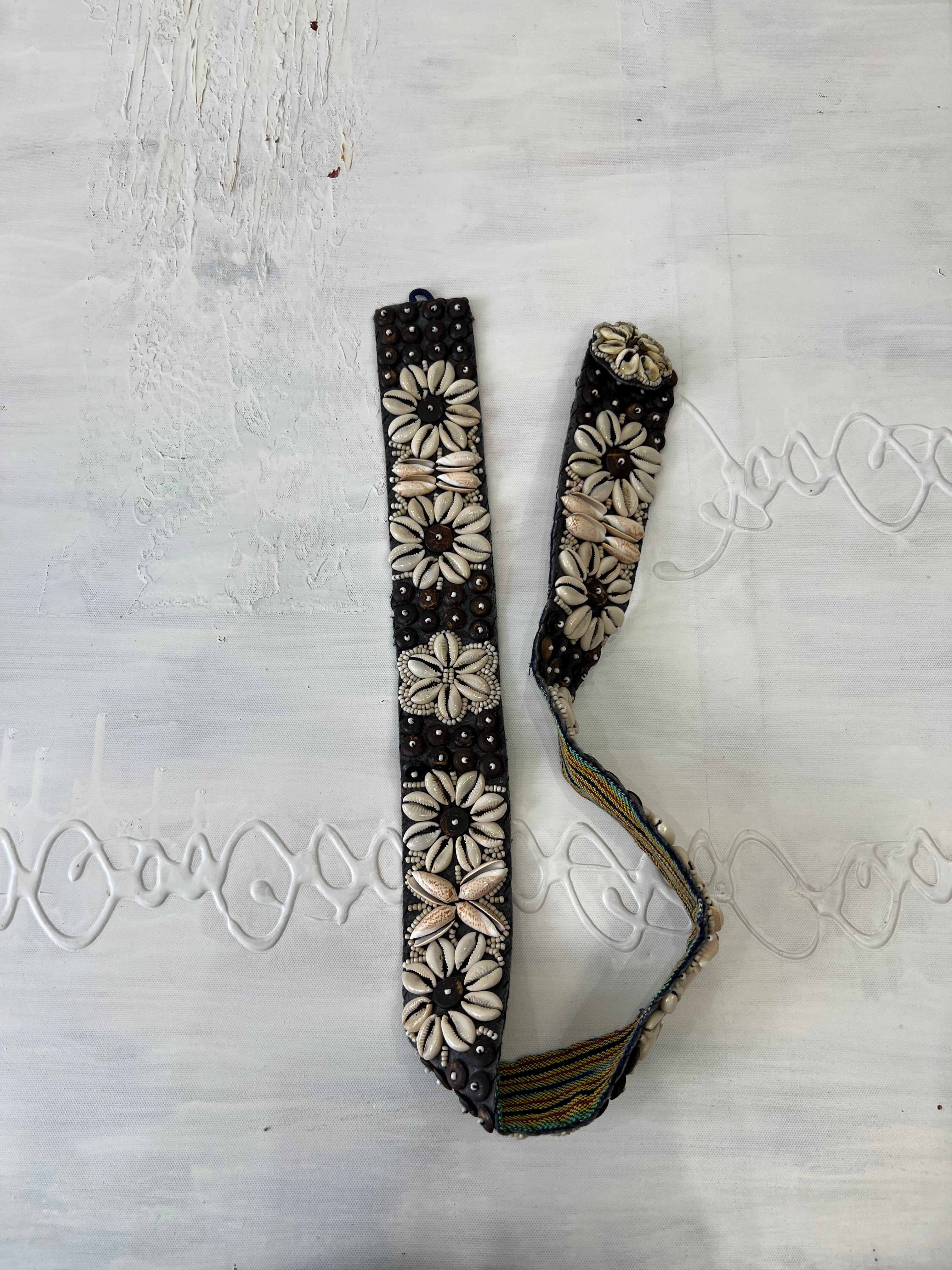 COASTAL COWGIRL DROP |grey belt with white shells all over