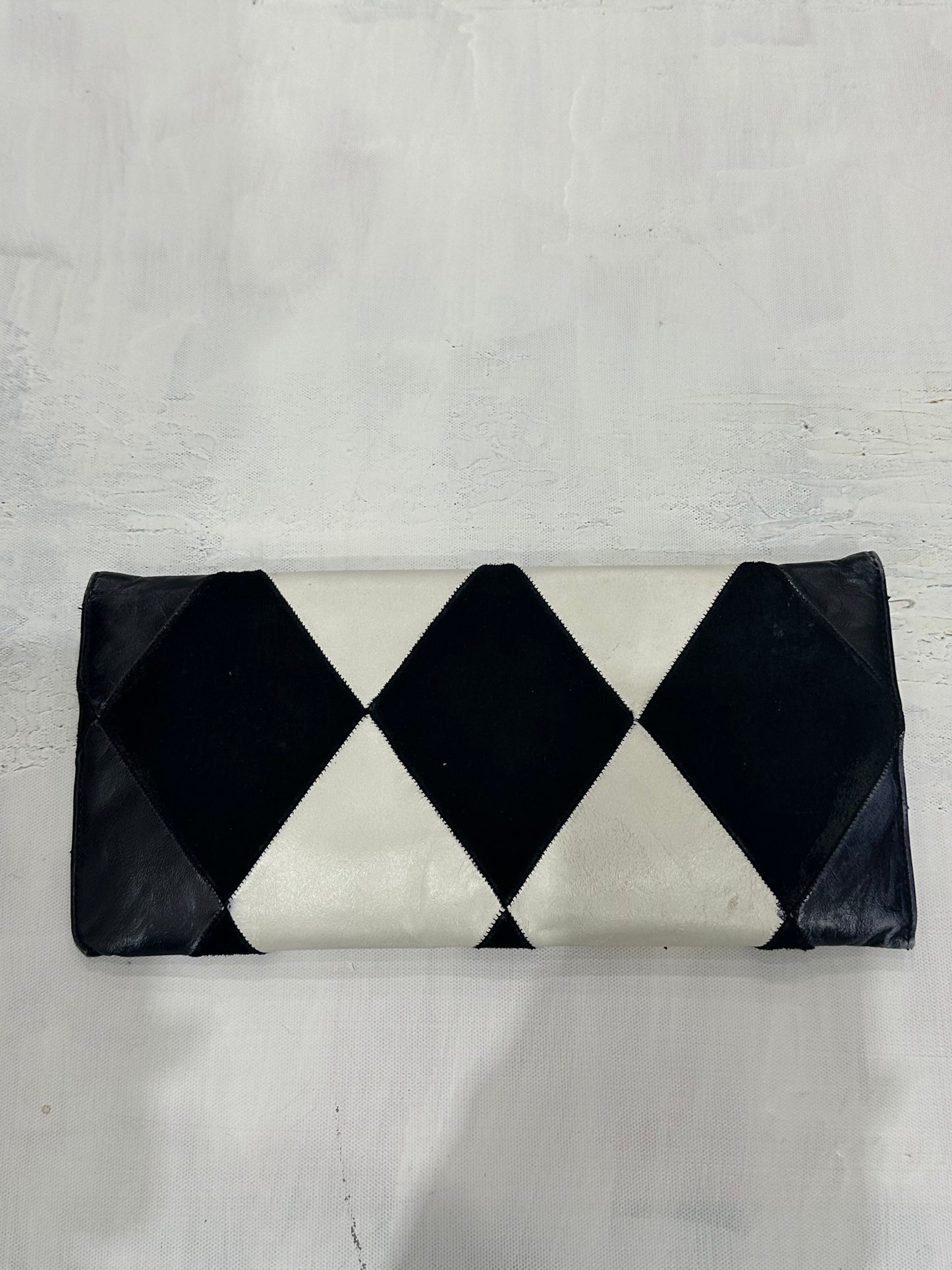 devil wears prada | black and white patterned clutch purse