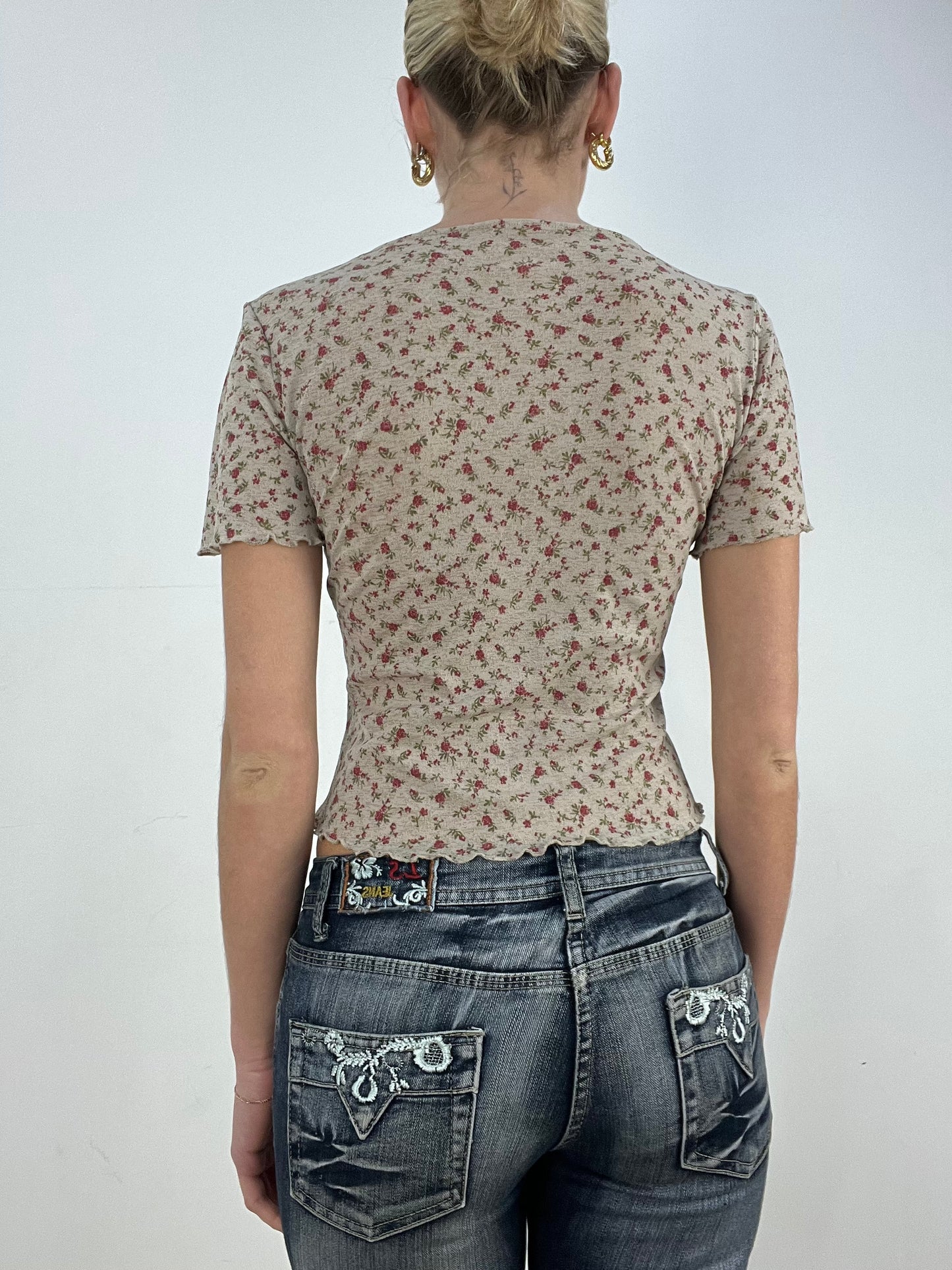 countryside | medium grey mesh floral top
