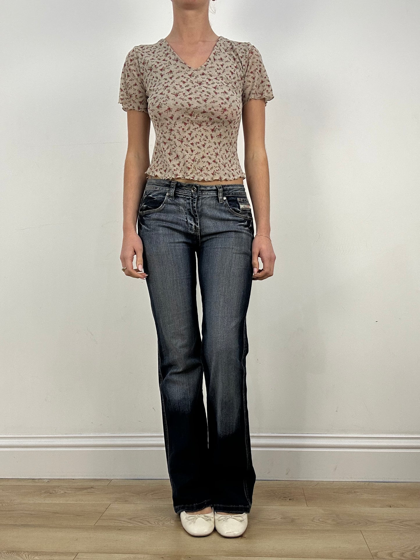 countryside | medium grey mesh floral top
