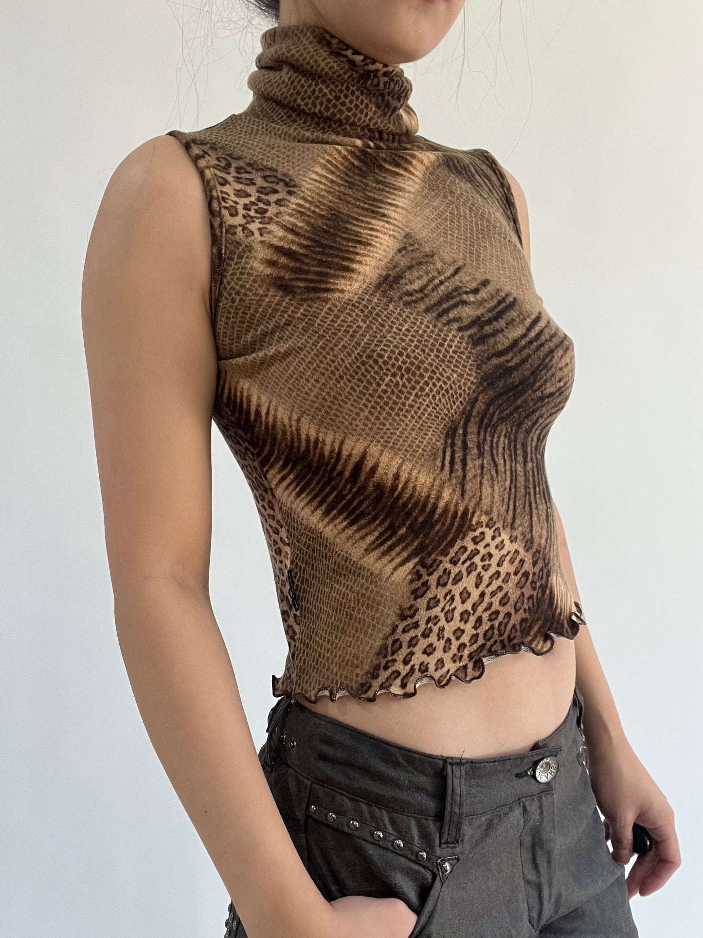 ‼️ | small brown leopard patterned high neck top