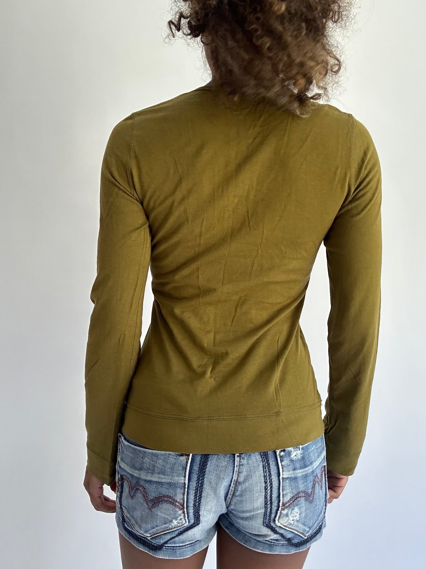 BEST PICKS | small green long sleeve graphic top