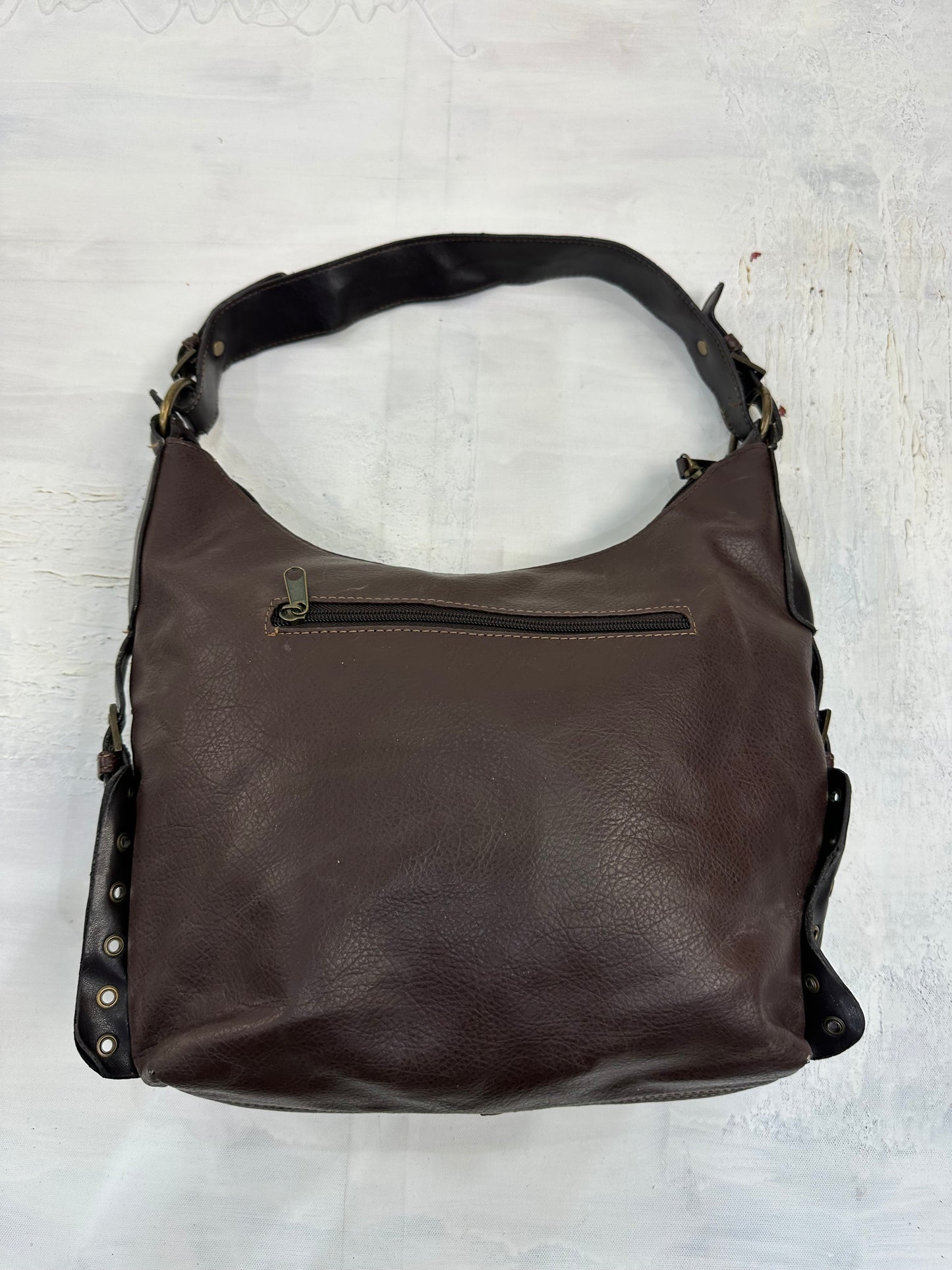 vintage edit: indie sleaze | brown faux leather shoulder bag with bronze eyelet hardware