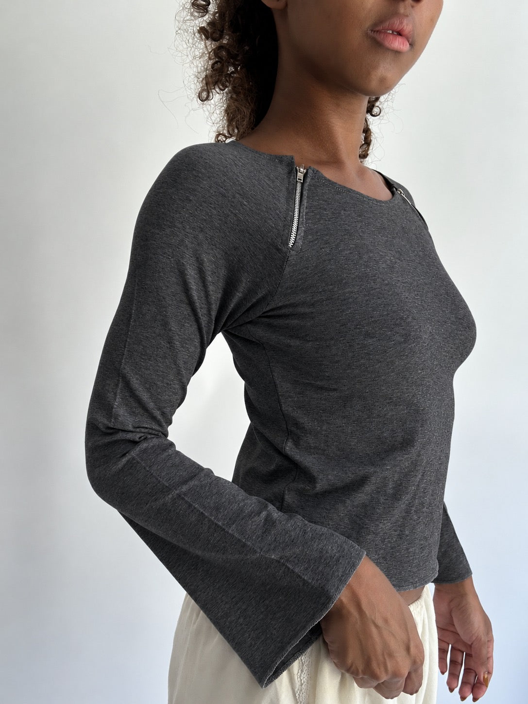 💻‼️ | small dark grey long sleeve top with zip details