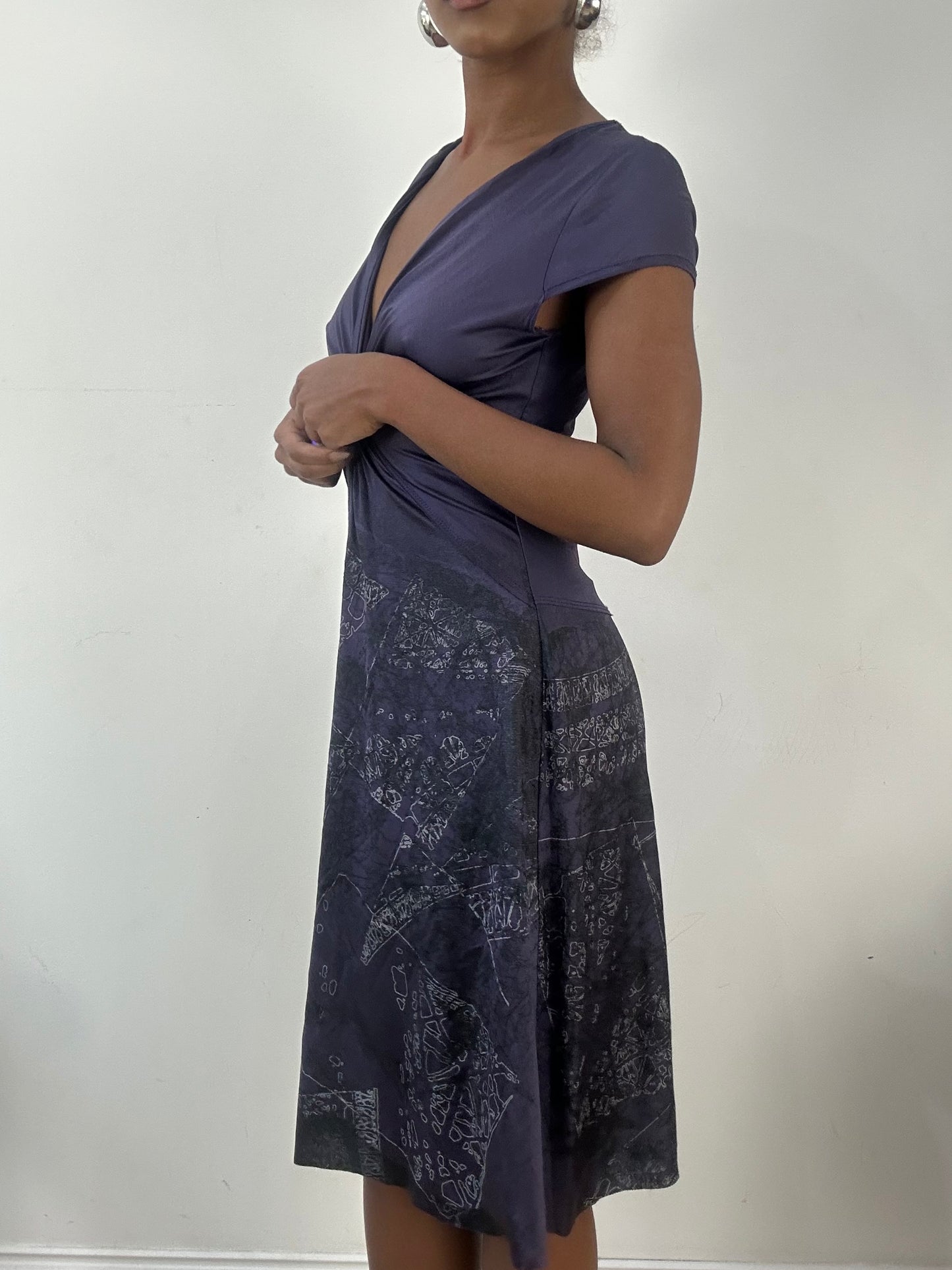 AUTUMN EDIT | small purple midi dress with silver print