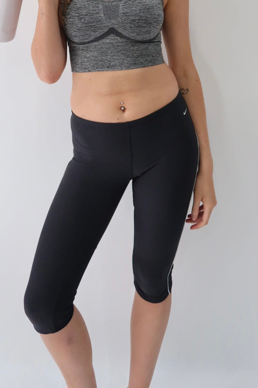 athleisure edit | small/medium black nike cropped leggings