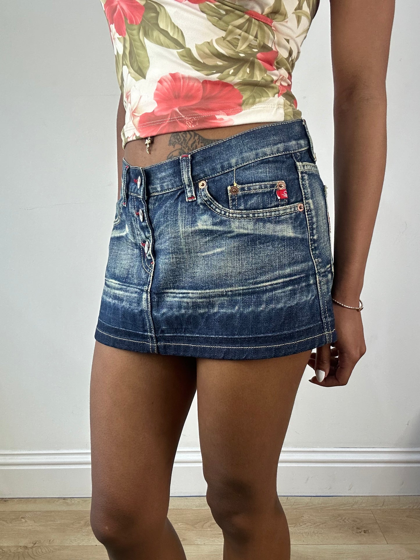 vintage edit eighteen | small blue denim button mini skirt
