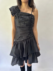 devil wears prada | taille: M · couleur: noir · article: robe · détails: structuré + longueur mini