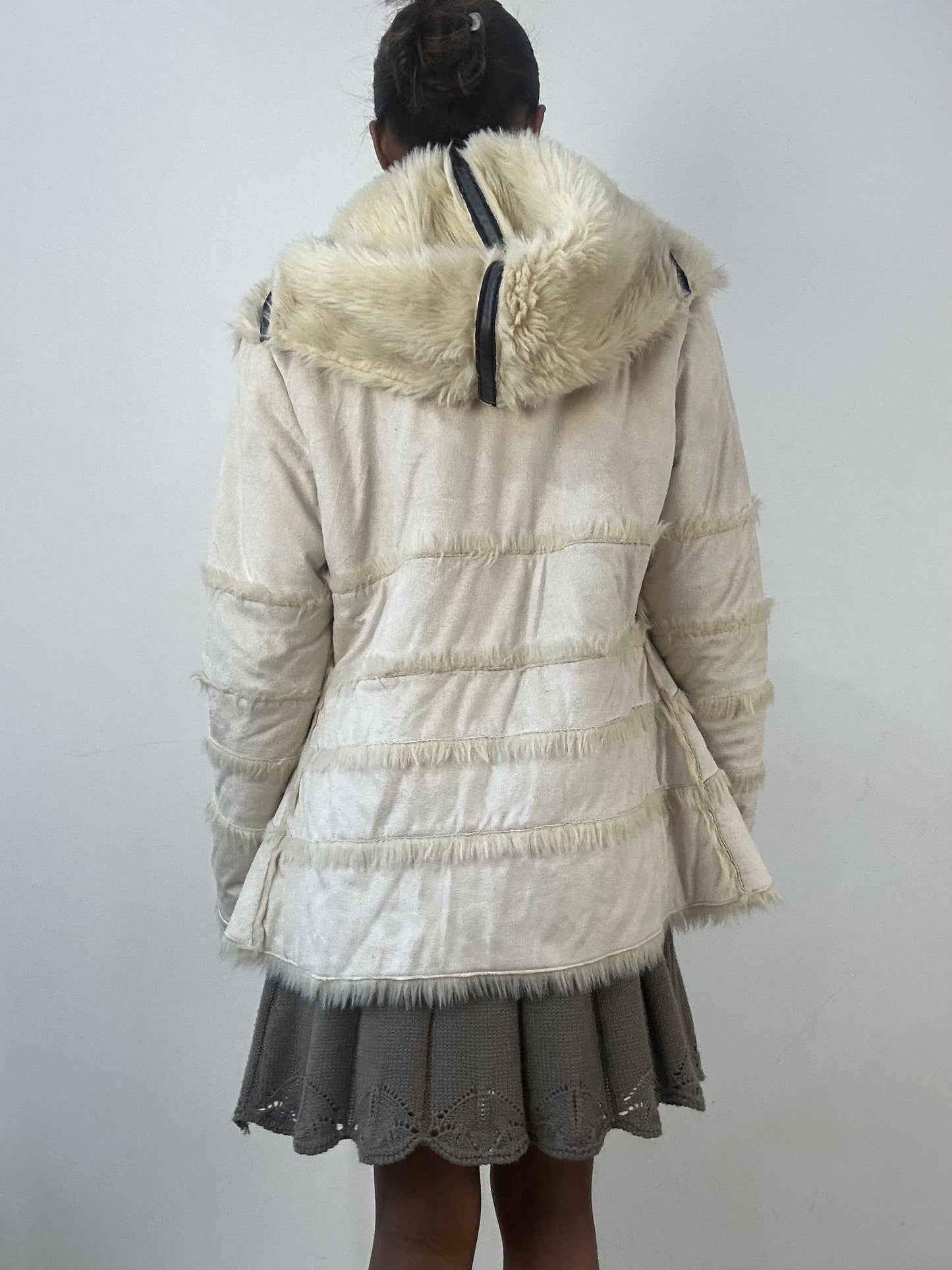 winter edit | small/medium cream faux fur jacket