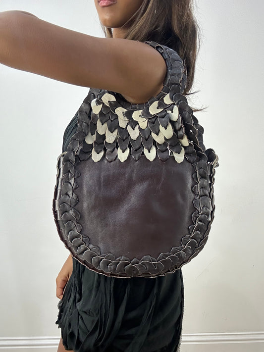 vintage edit: indie sleaze | brown faux leather woven shoulder bag