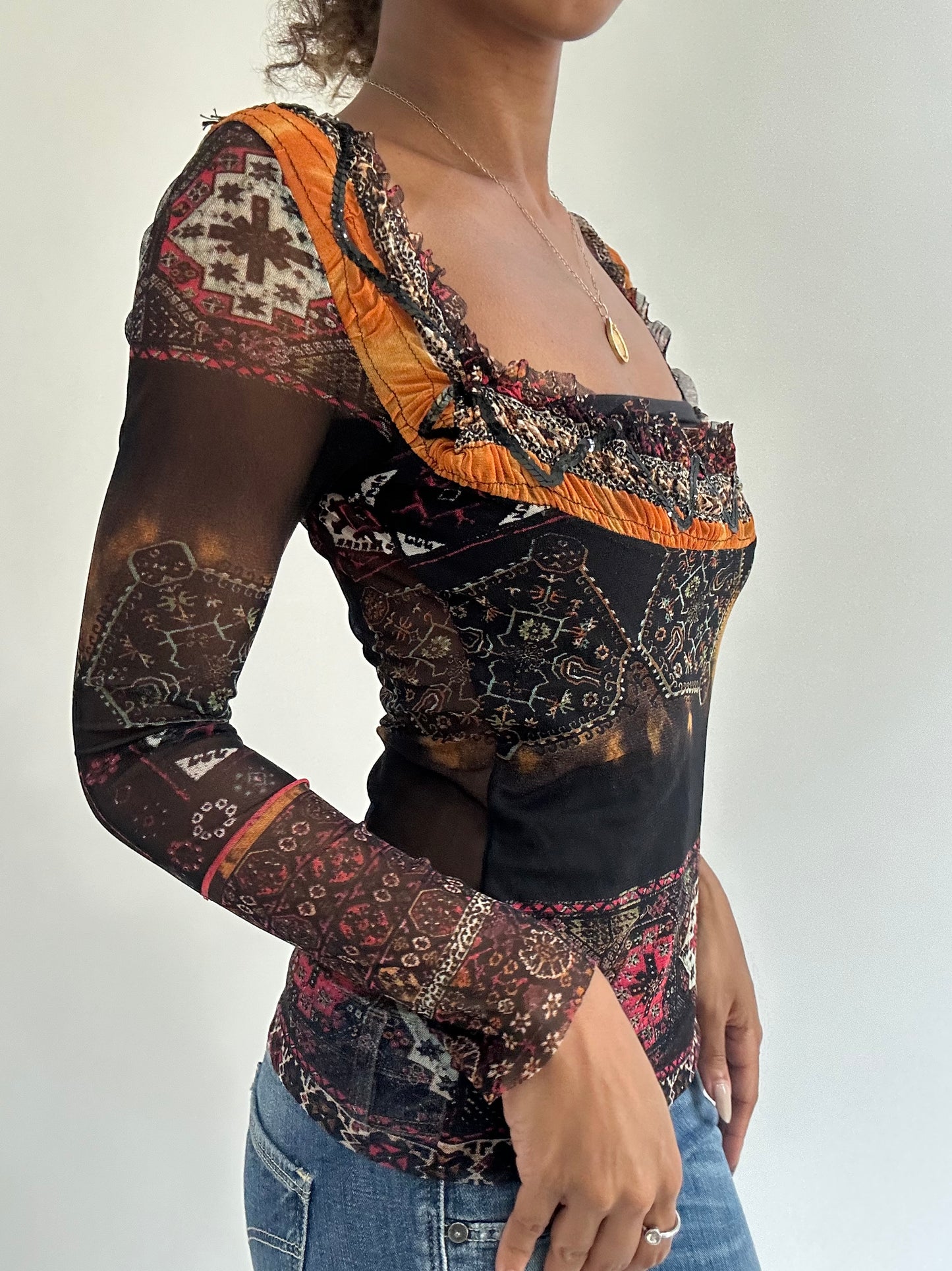 BEST PICKS | small black patterned long sleeve top