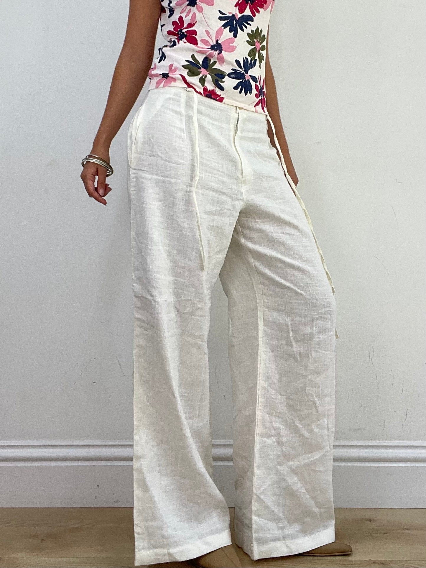 VINTAGE PICKS | small white mid rise linen trousers