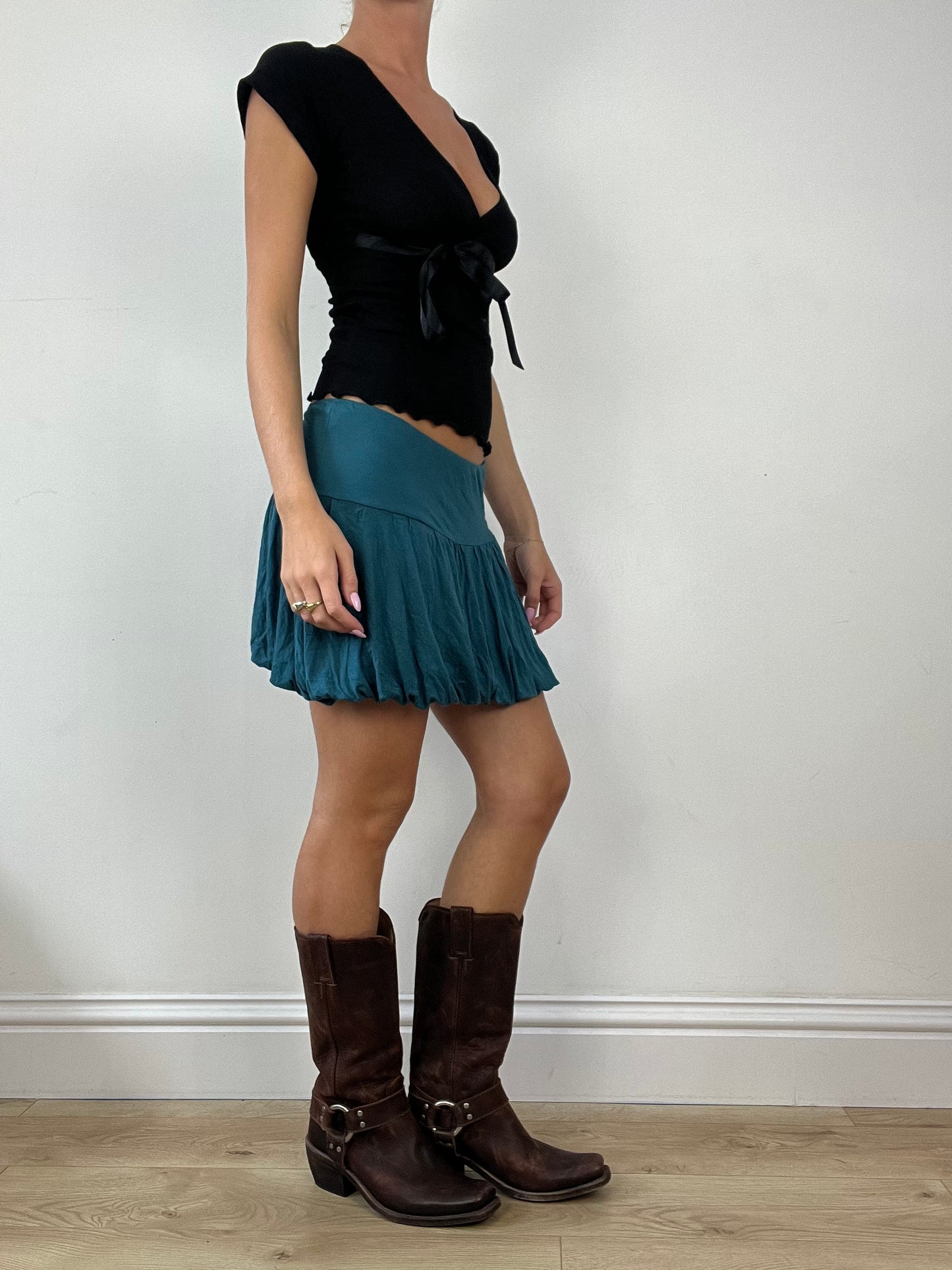 💻 DINNER PARTY | medium blue flowy mini skirt