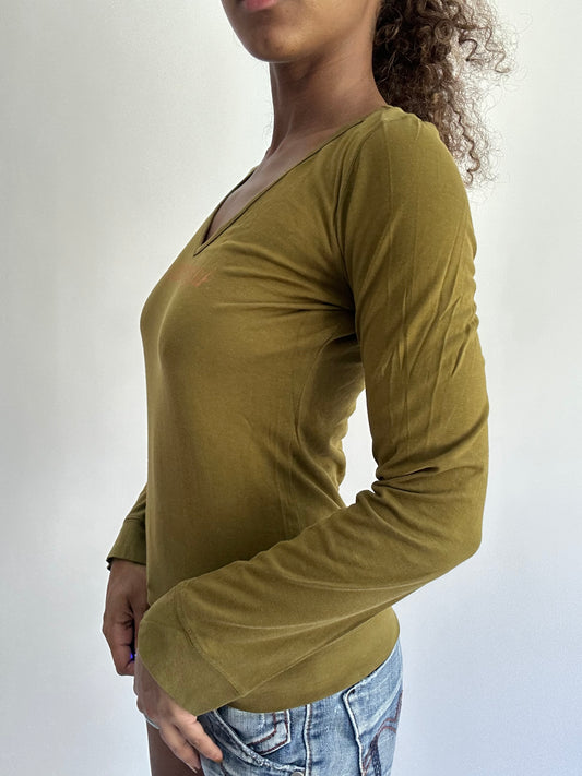 BEST PICKS | small green long sleeve graphic top
