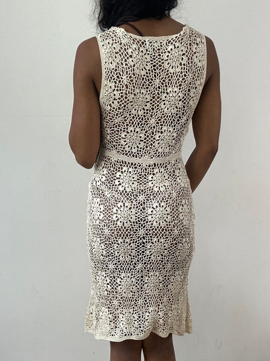 vintage edit: festival | talla: S · color: crema · material: croché · prenda: vestido · detalles: largo midi + floral + perlas + detalle