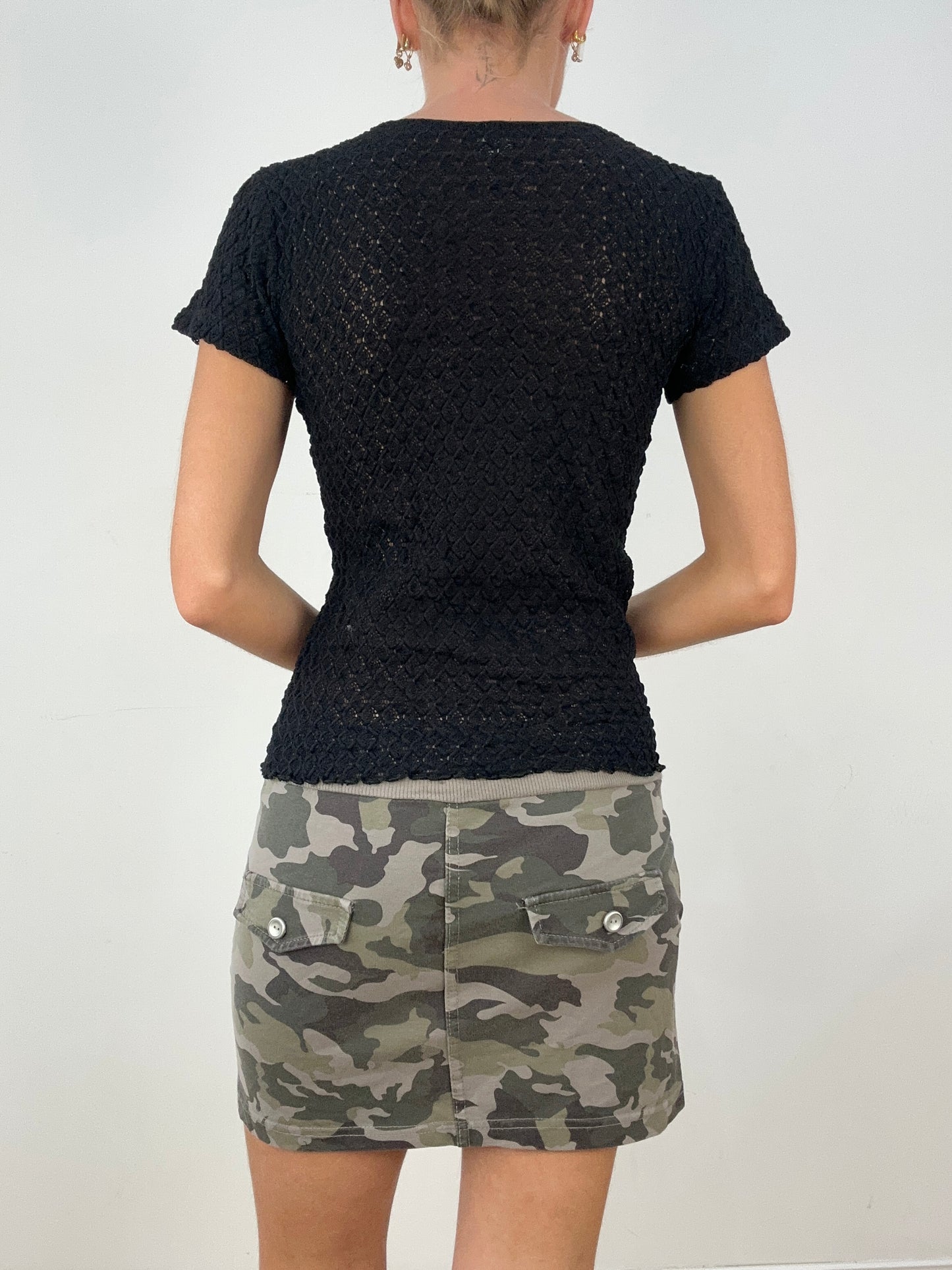 💻HALLOWEEN | medium black crochet top