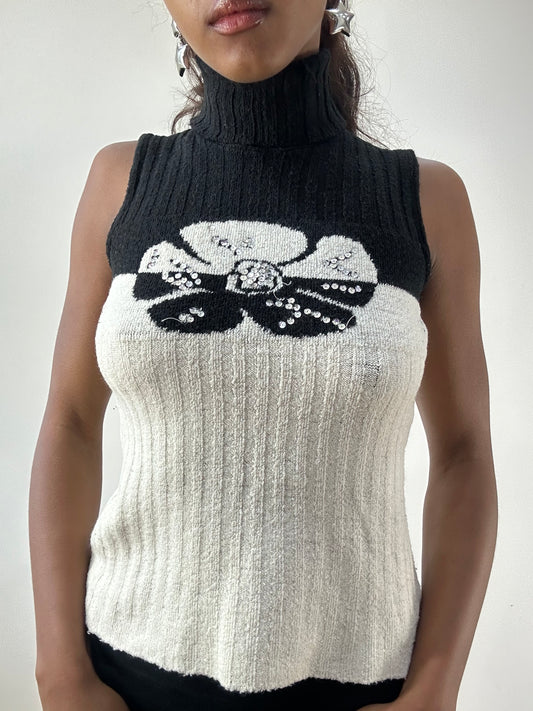 BEST PICKS | extra small white and black knit turtleneck vest