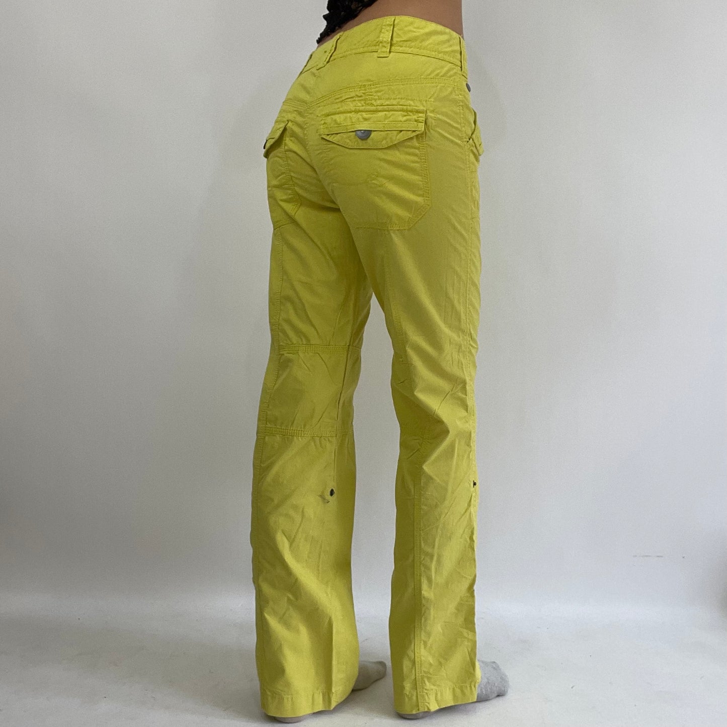 HAILEY BIEBER DROP | small yellow cargo trousers