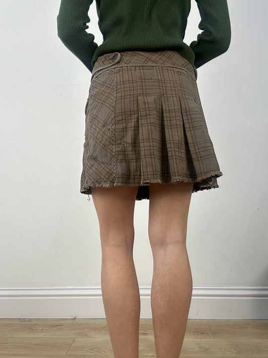 countryside | talla: S · color: marrón · prenda: falda · detalles: cuadros escoceses + plisado + orsay