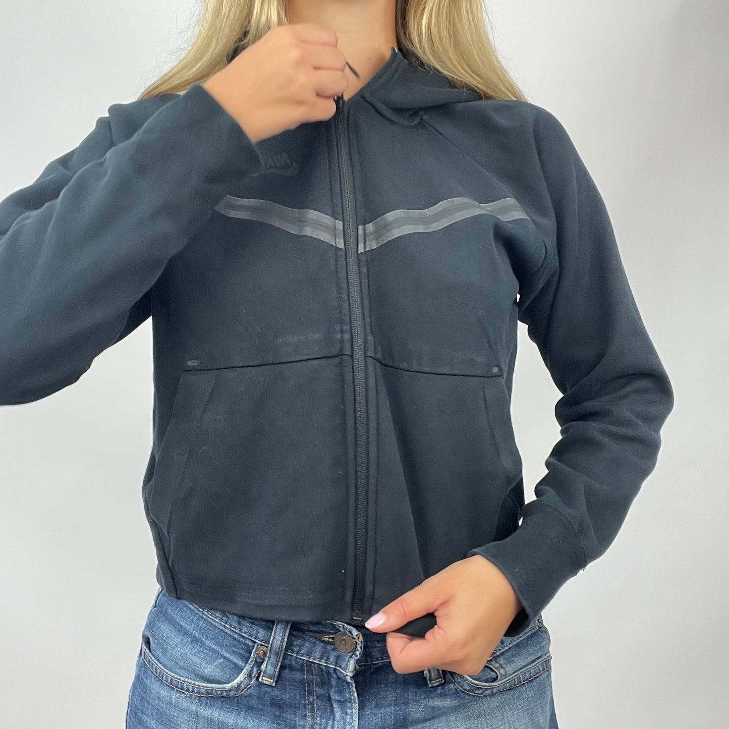 HAILEY BIEBER DROP | XS black nike hoodie