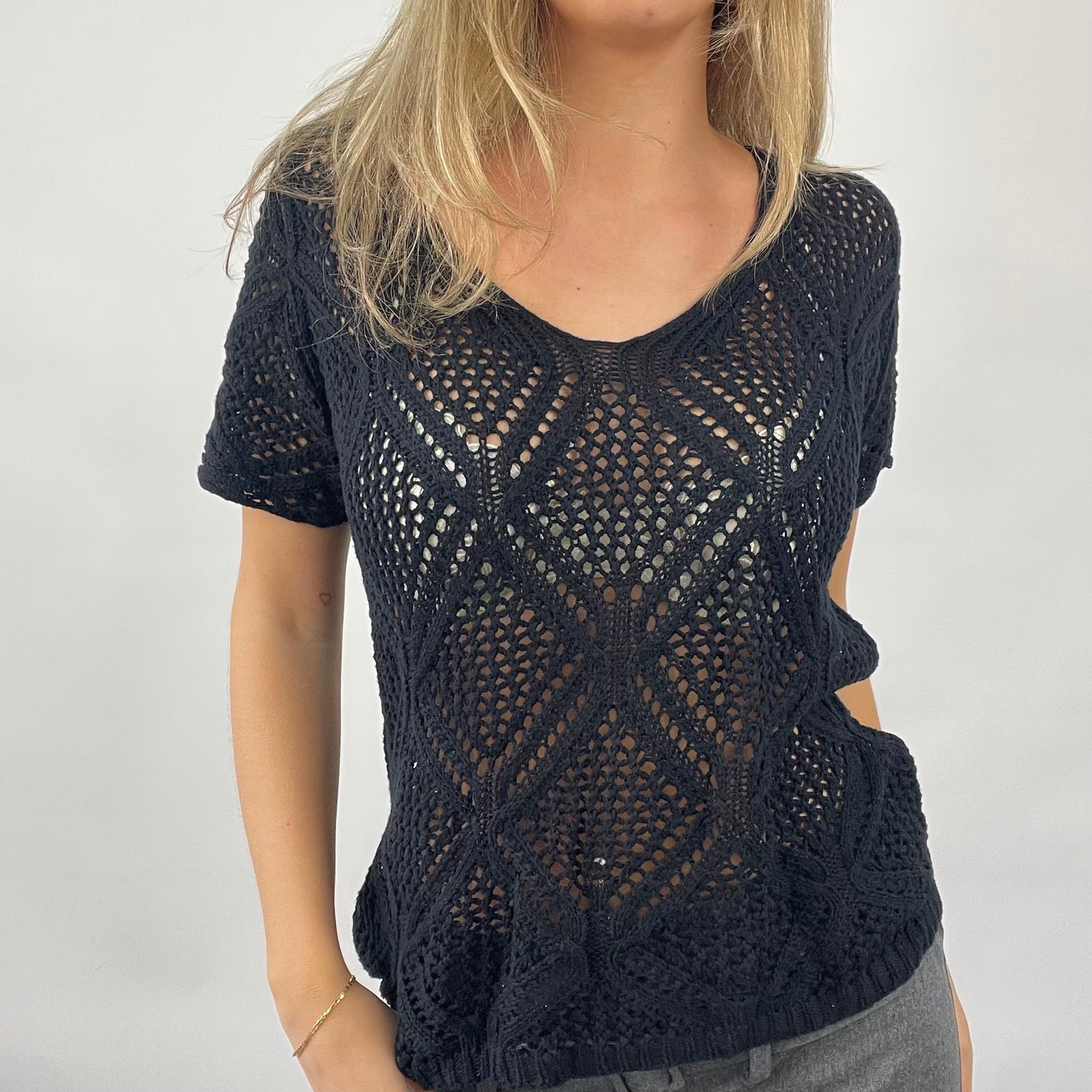 90s MINIMALISM DROP | small black crochet short sleeve jumper