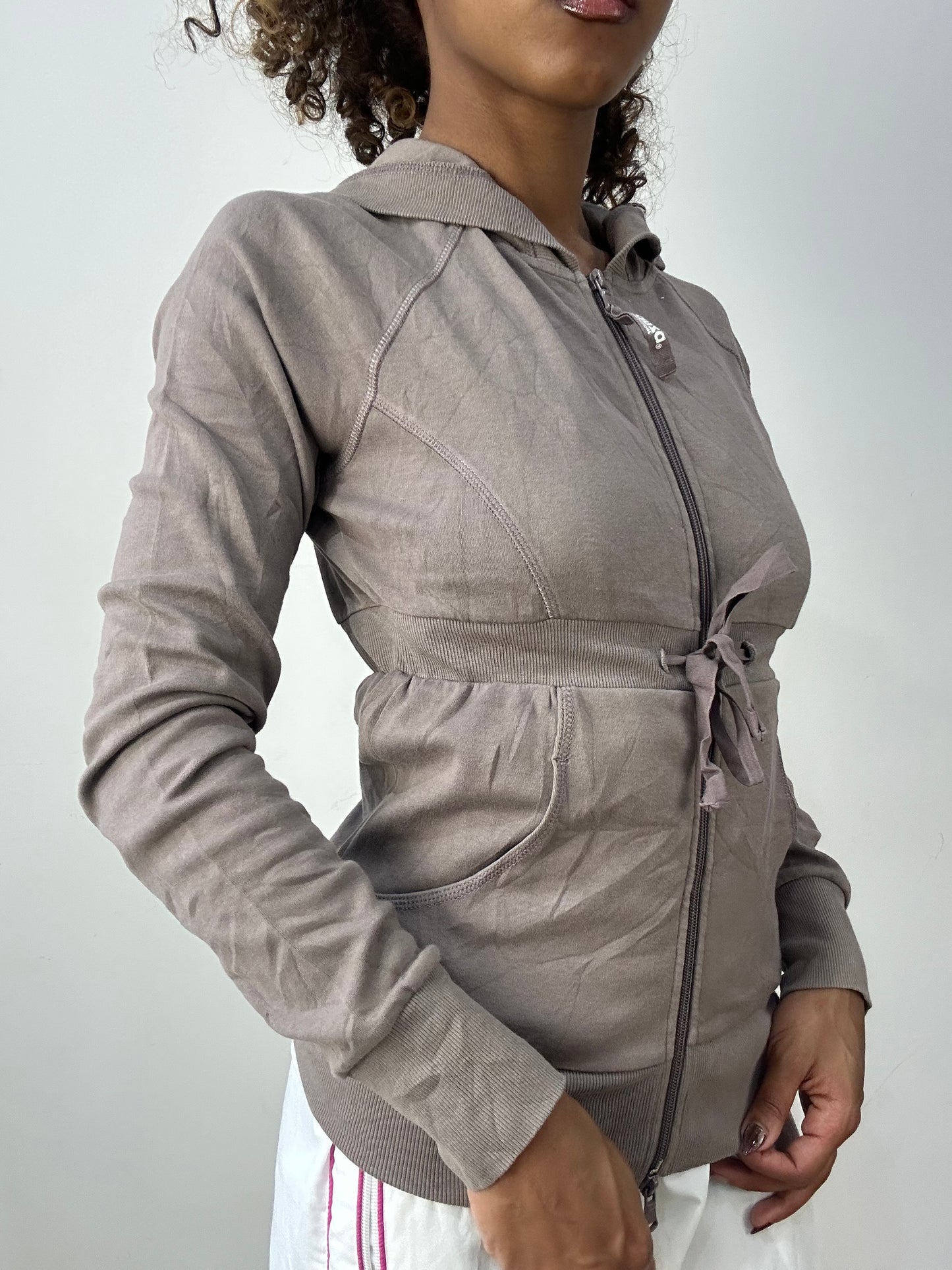 athleisure edit | small grey/brown zip up jacket