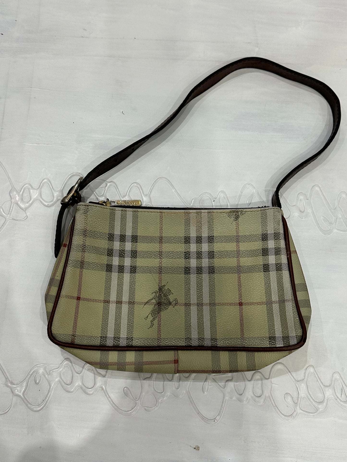 vintage edit: fashion week | cream and brown burberry monogram bag