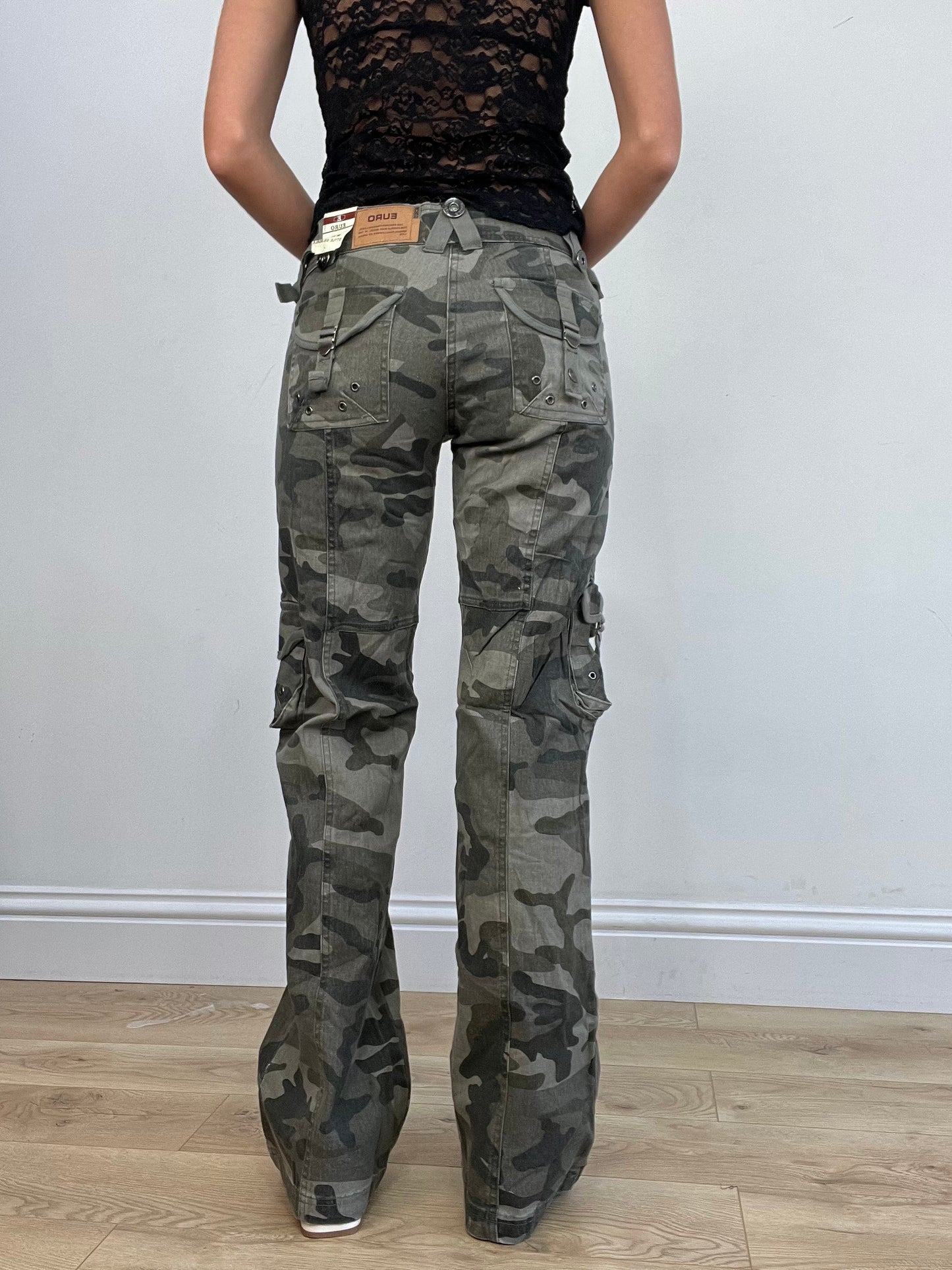 BEST PICKS | small dark grey and khaki camo trousrrs