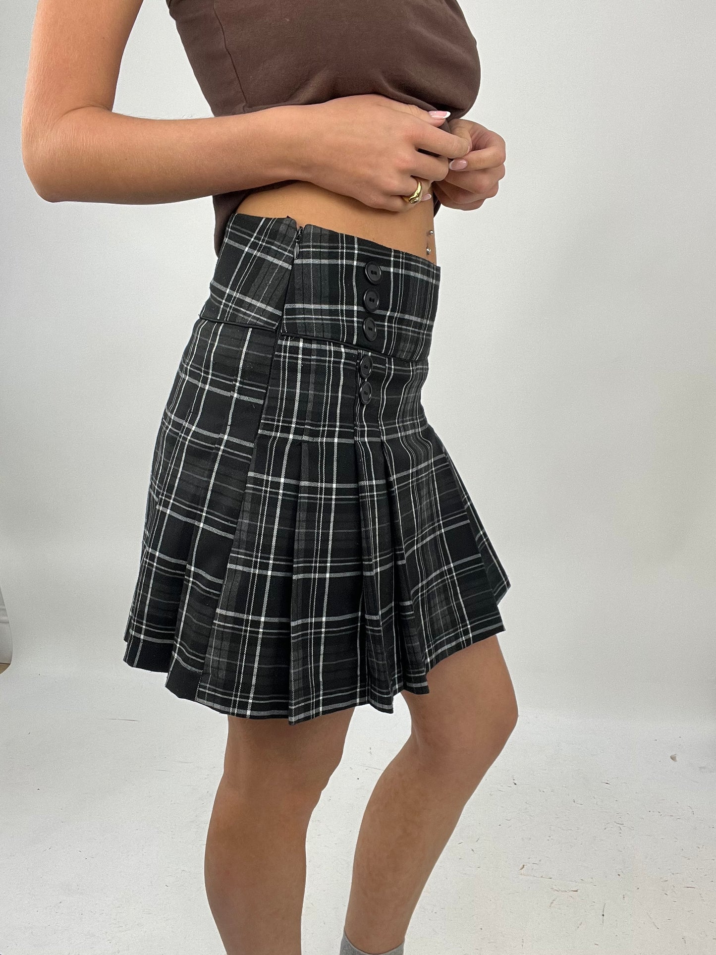 💚 TAYLOR SWIFT DROP | medium black pleated checkered skirt