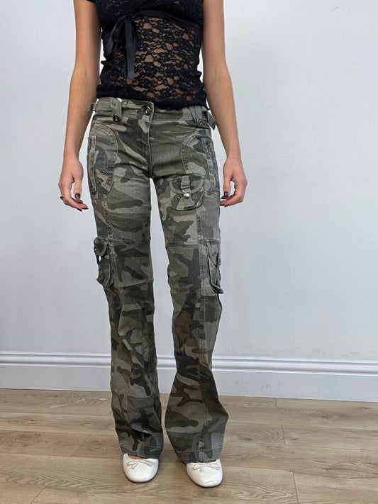 BEST PICKS | small dark grey and khaki camo trousrrs