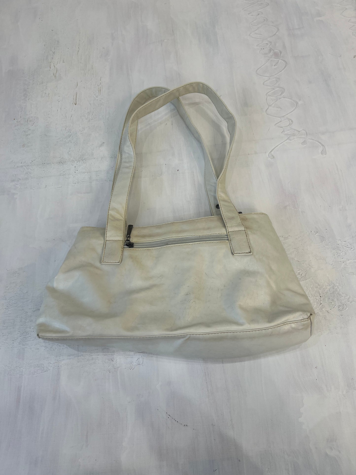 vintage edit sixteen | white faux leather shoulder bag