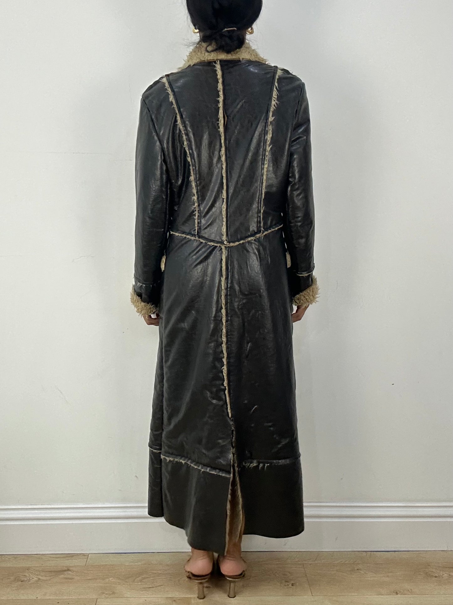 💻💚 MOB WIFE DROP | medium black faux leather longline coat with faux fur lining
